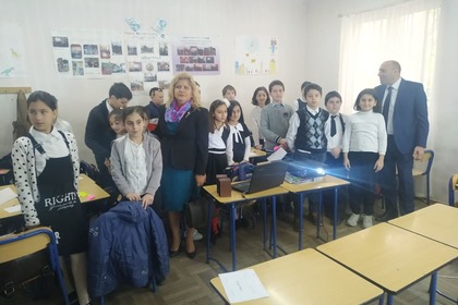 Посланик Иванова посети училище по програмата „Втори шанс за образование“, финансирана от България по линията на помощта за развитие